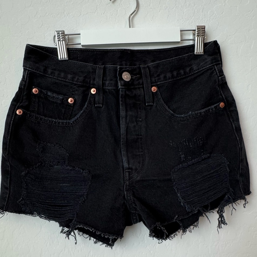 Woman’s Levi's 501 Distressed Denim Shorts Size 26